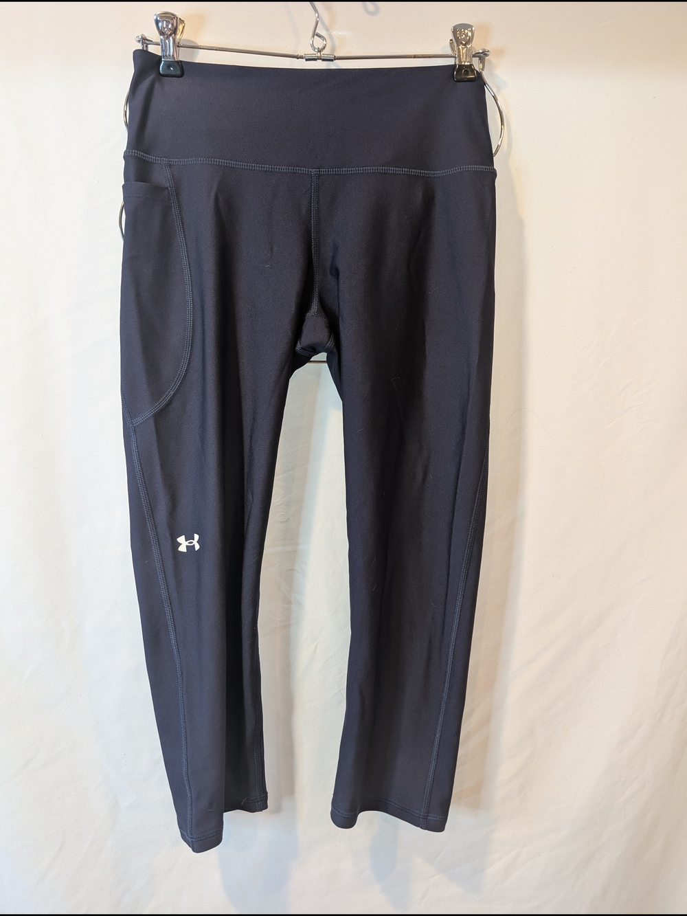 NWT Under Armour Navy Performance Capri Leggings workout athletic athleisure‎